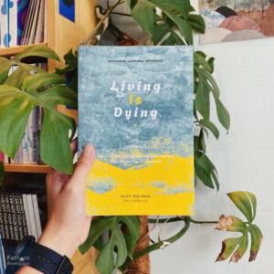 Living is Dying ตาย อยู่ ทุกลมหายใจ: วิธีเตรียมตัวตายทุกขั้นตอนทั้งก่อนและหลัง / ซองซาร์ จัมยัง เคียนเซ / นัยนา นาควัชระ / สวนเงินมีมา