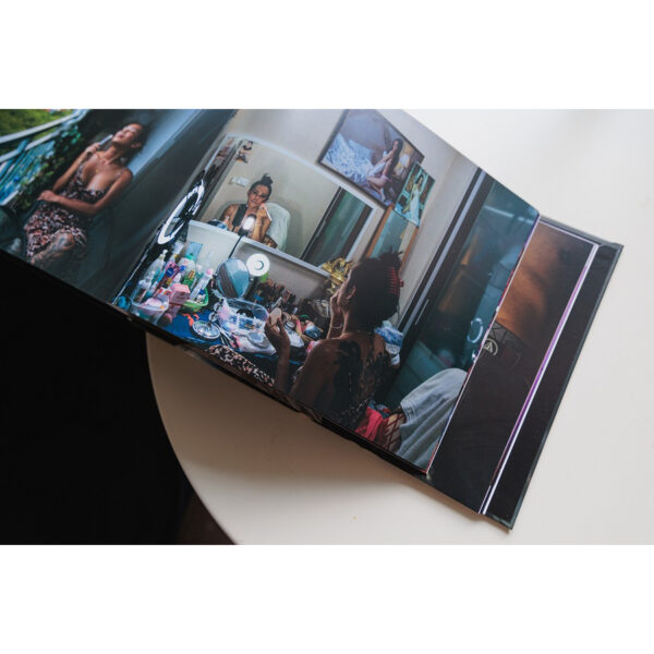 The Unhinged Stories ( Photobook) / Varuth Pongsapipatt