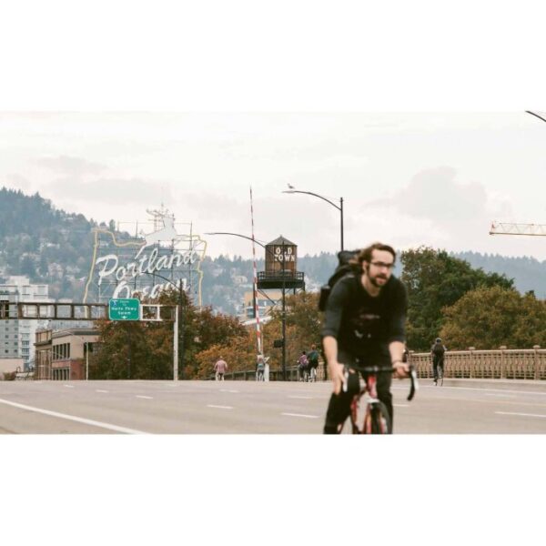9786167162133-03.jpg Portland The City. The People. คนเมืองพอร์ตแลนด์ (ปกแข็ง) / สิริยากร พุกกะเวส / สำนักพิมพ์ Baanoom