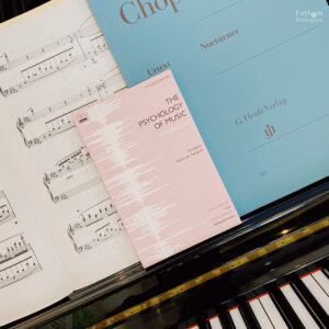 จิตวิทยาดนตรี ความรู้ฉบับพกพา  The Psychology of Music / Elizabeth Hellmu / Bookscape