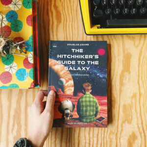 9786168339220-01.jpg คู่มือท่องกาแล็กซีฉบับนักโบก (The Hitchhiker's Guide to the Galaxy) / Douglas Adams / แทนไท ประเสริฐกุล / Bookscape